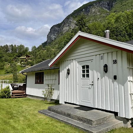 Dalhus - House In The Valley Norddal Bagian luar foto