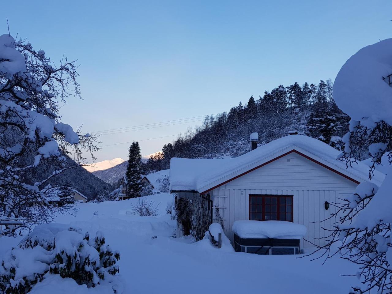 Dalhus - House In The Valley Norddal Bagian luar foto