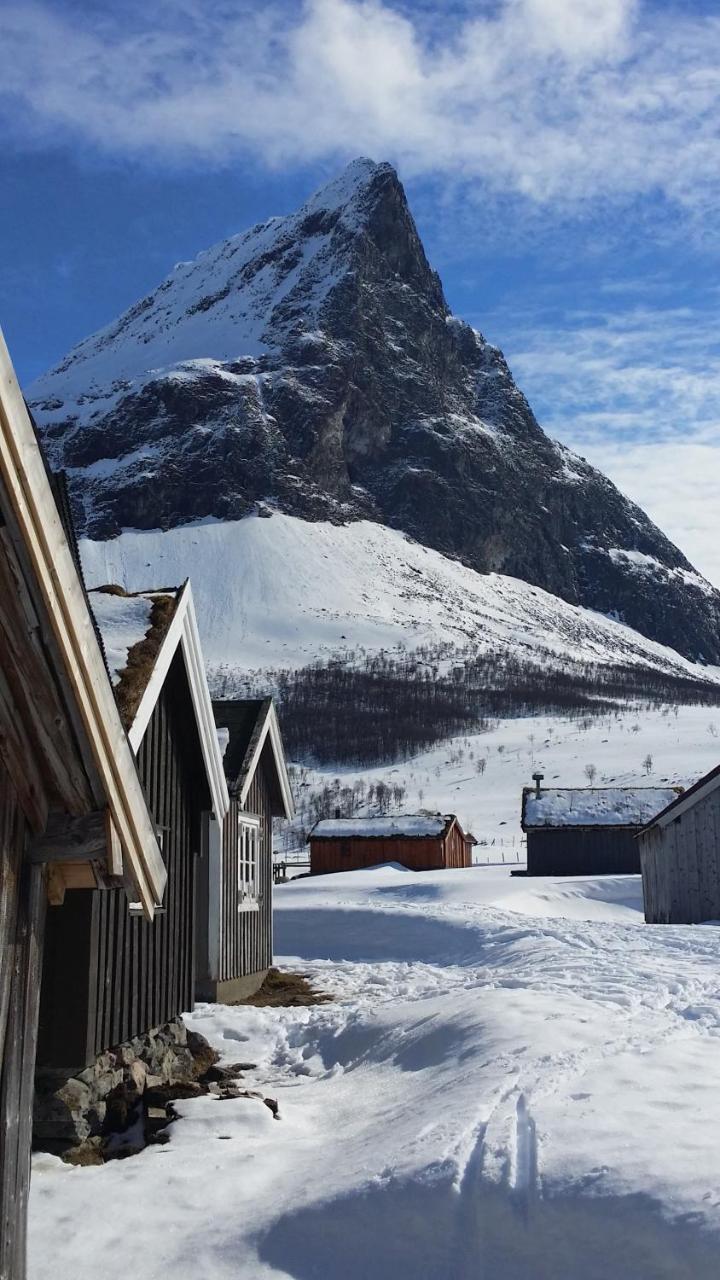 Dalhus - House In The Valley Norddal Bagian luar foto